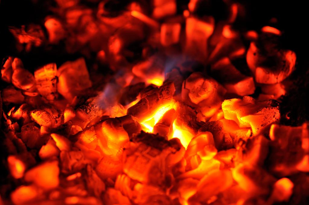 余烬特写,煤火燃烧的照片